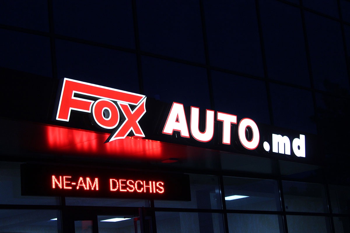 Fox auto. Световой короб наружная реклама. Магазин антенны вывеска. Автомагазин вывеска наружная. Вывеска наружная Vestel реклама обои.